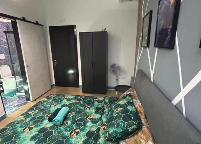 Underground 3* ميلان